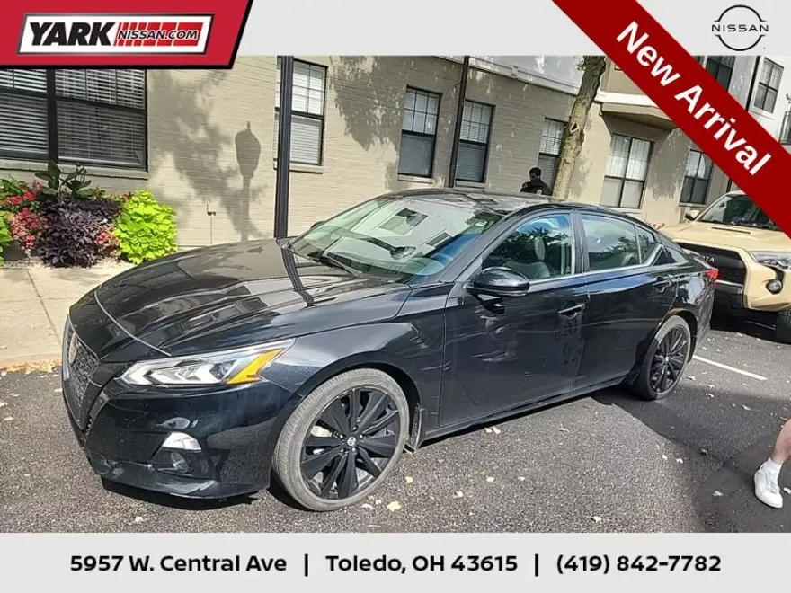 2022 Nissan Altima 2.5 SR photo 1