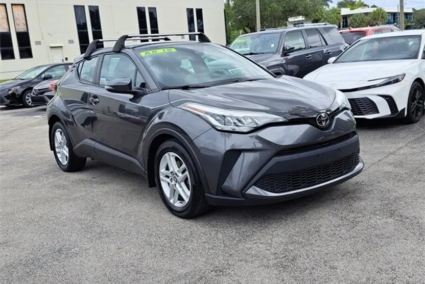 2021 Toyota C-HR LE photo 1