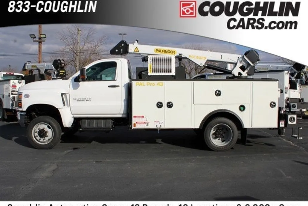 2023 Chevrolet Silverado 6500HD Work Truck photo 1