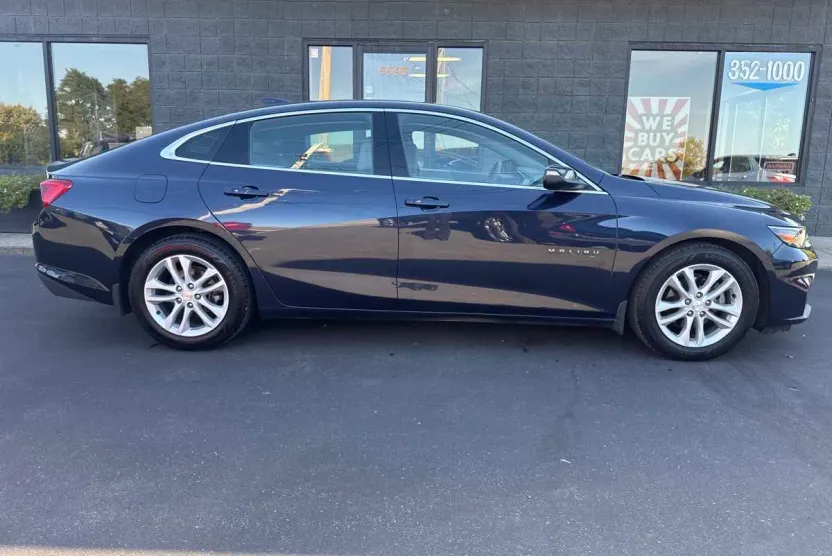 2016 Chevrolet Malibu Hybrid photo 1