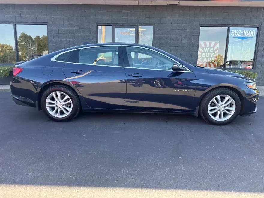2016 Chevrolet Malibu Hybrid photo 1
