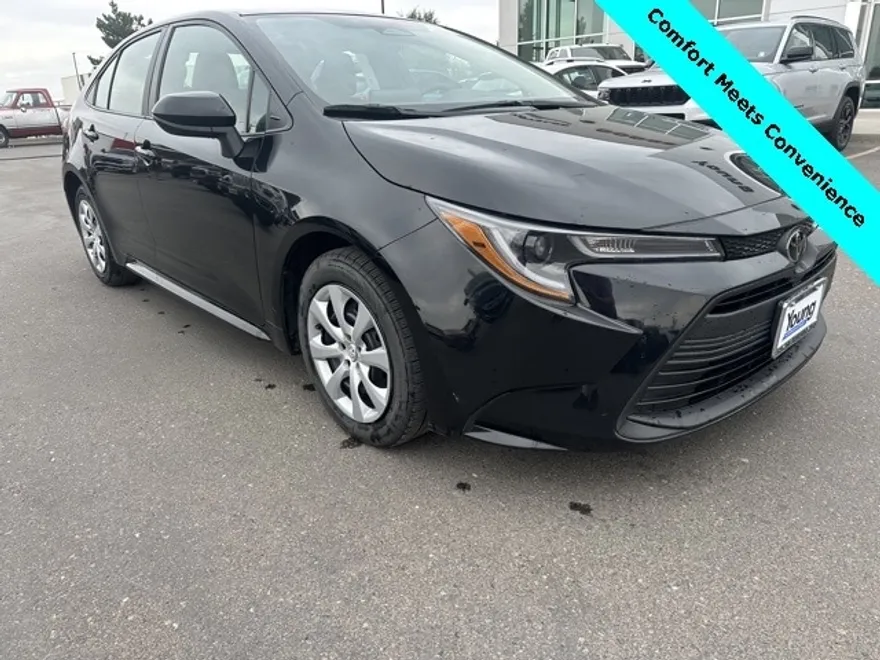2023 Toyota Corolla LE photo 1