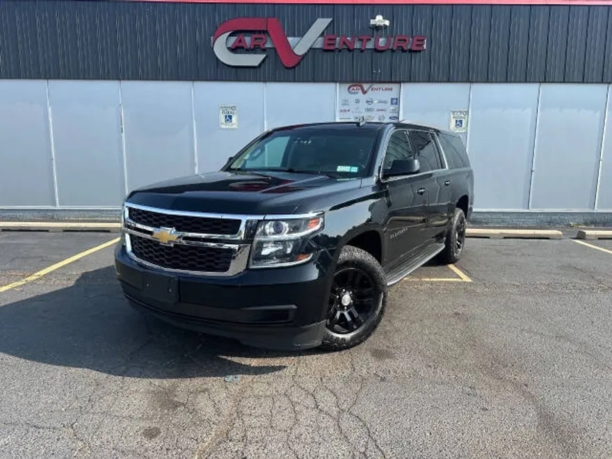 2017 Chevrolet Suburban LT photo 1