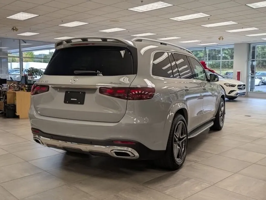 2026 Mercedes Benz GLS 450 4MATIC photo 1