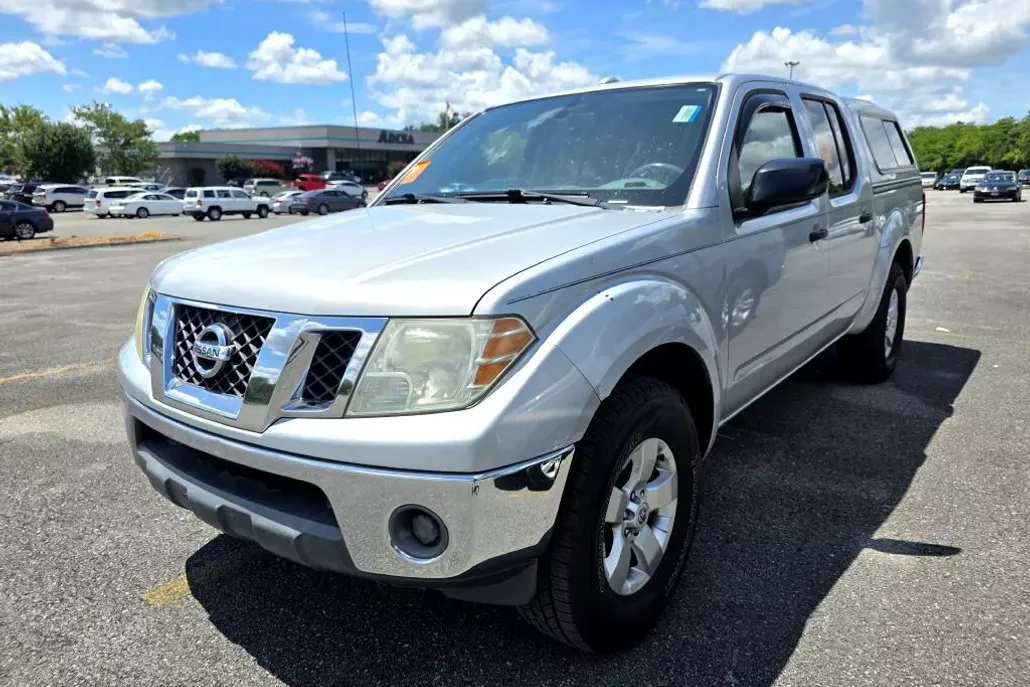 2011 Nissan Frontier S Crew Cab photo 1