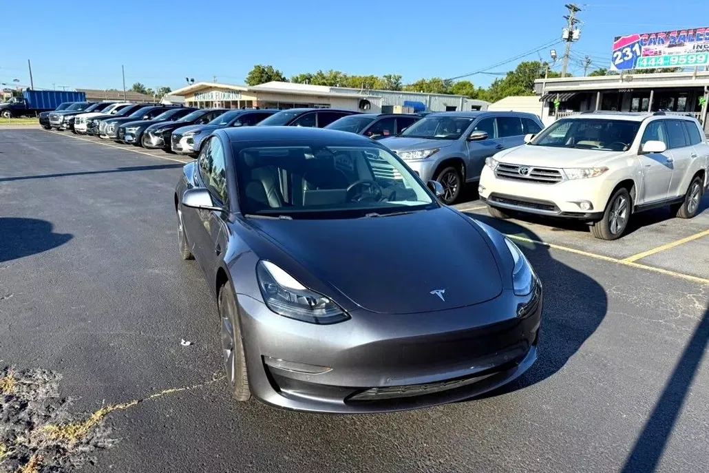 2021 Tesla Model 3 Standard Range Plus photo 1