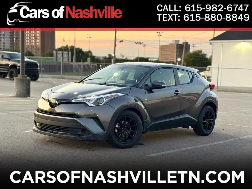 2019 Toyota C-HR XLE photo 1