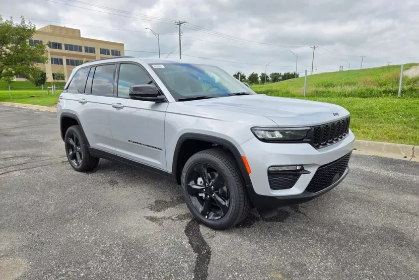 2025 Jeep Grand Cherokee Limited photo 1