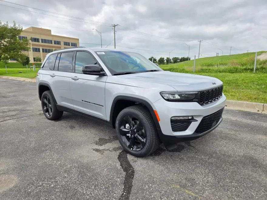2025 Jeep Grand Cherokee Limited photo 1