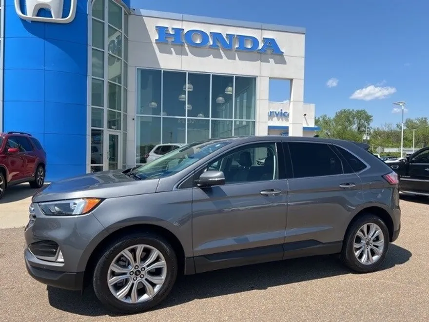 2024 Ford Edge Titanium photo 1