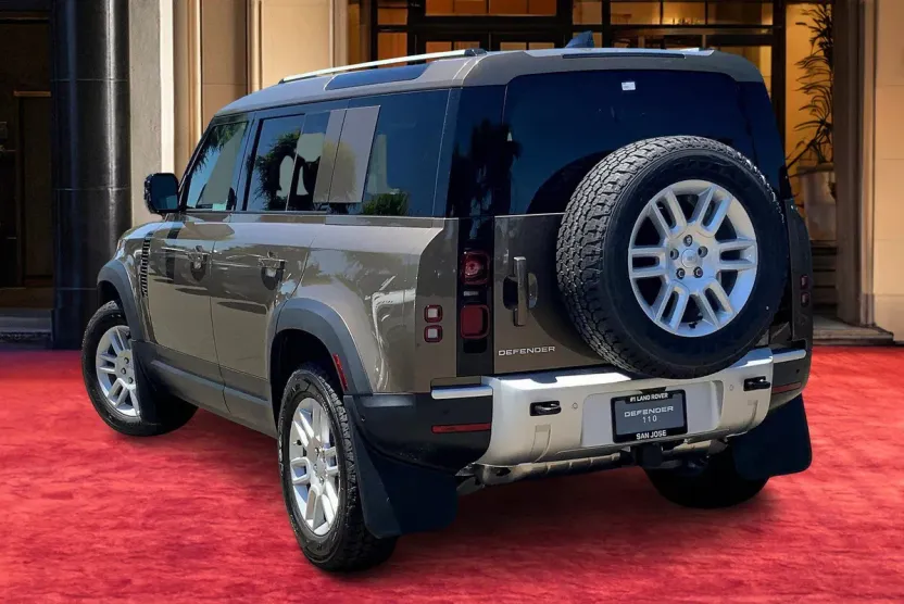 2025 Land Rover Defender 110 S photo 1
