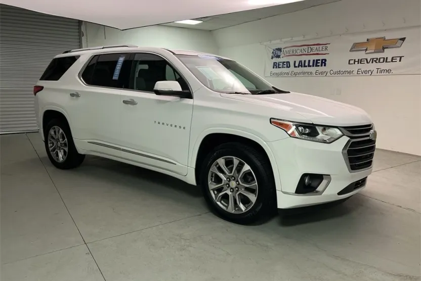 2021 Chevrolet Traverse Premier photo 1