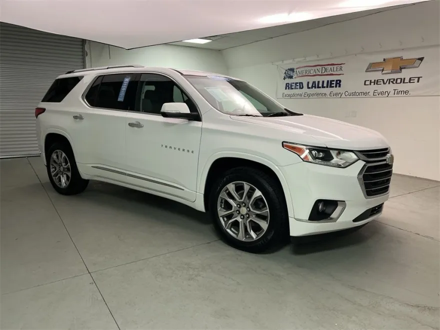 2021 Chevrolet Traverse Premier photo 1