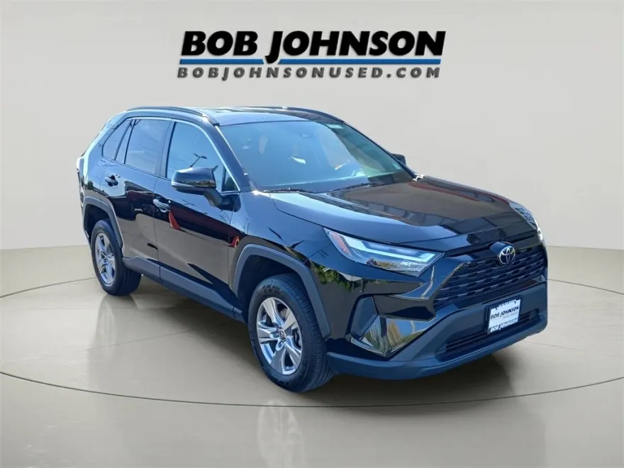 2022 Toyota RAV4 XLE photo 1