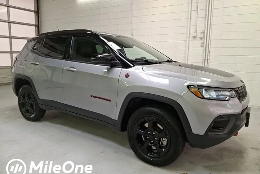 2024 Jeep Compass Trailhawk photo 1