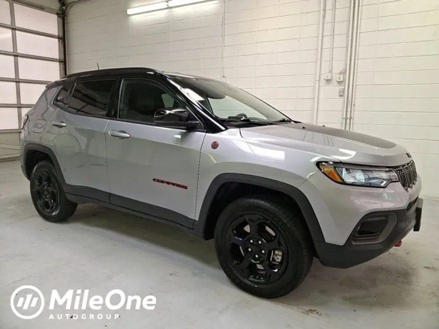 2024 Jeep Compass Trailhawk photo 1