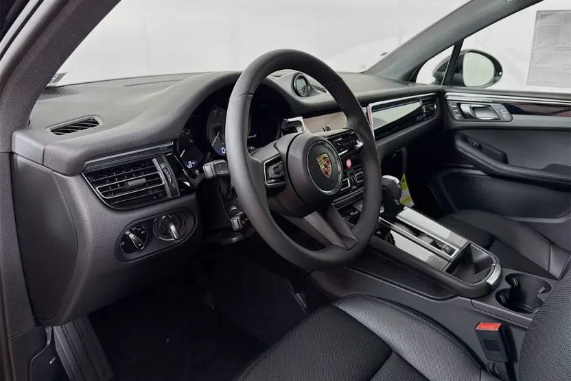 2025 Porsche Macan S photo 1