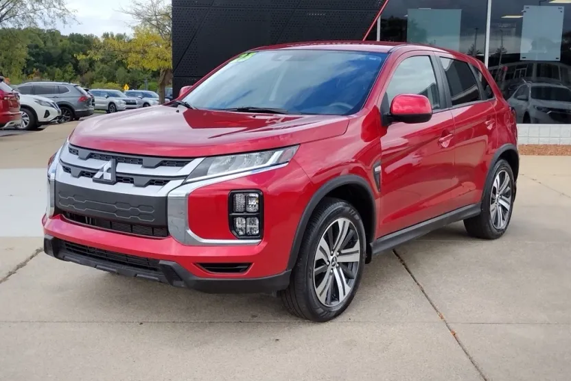 2023 Mitsubishi Outlander Sport LE photo 1