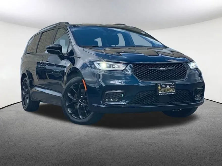 2024 Chrysler Pacifica Limited photo 1