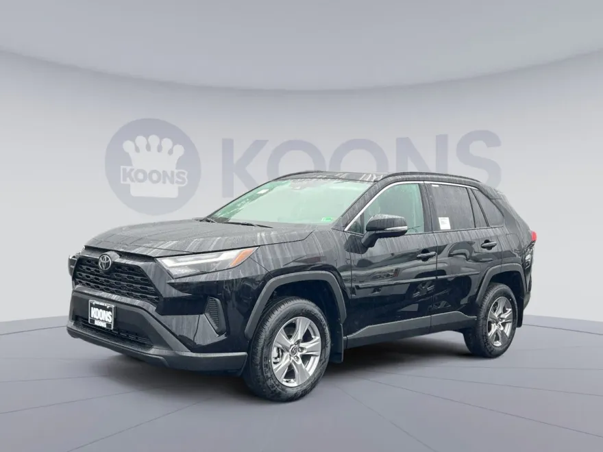2025 Toyota RAV4 XLE photo 1