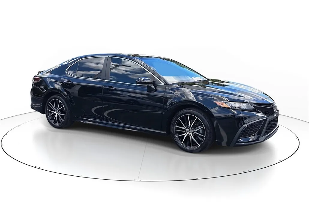 2024 Toyota Camry SE photo 1