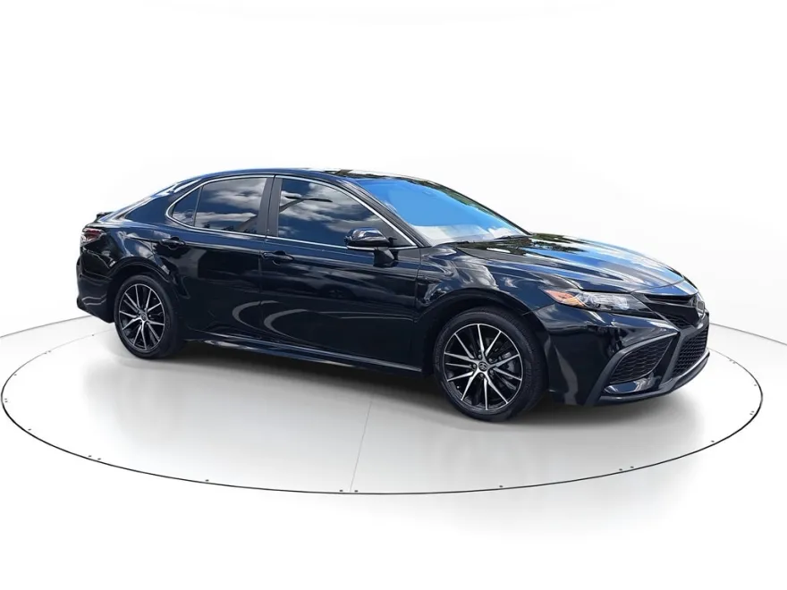 2024 Toyota Camry SE photo 1