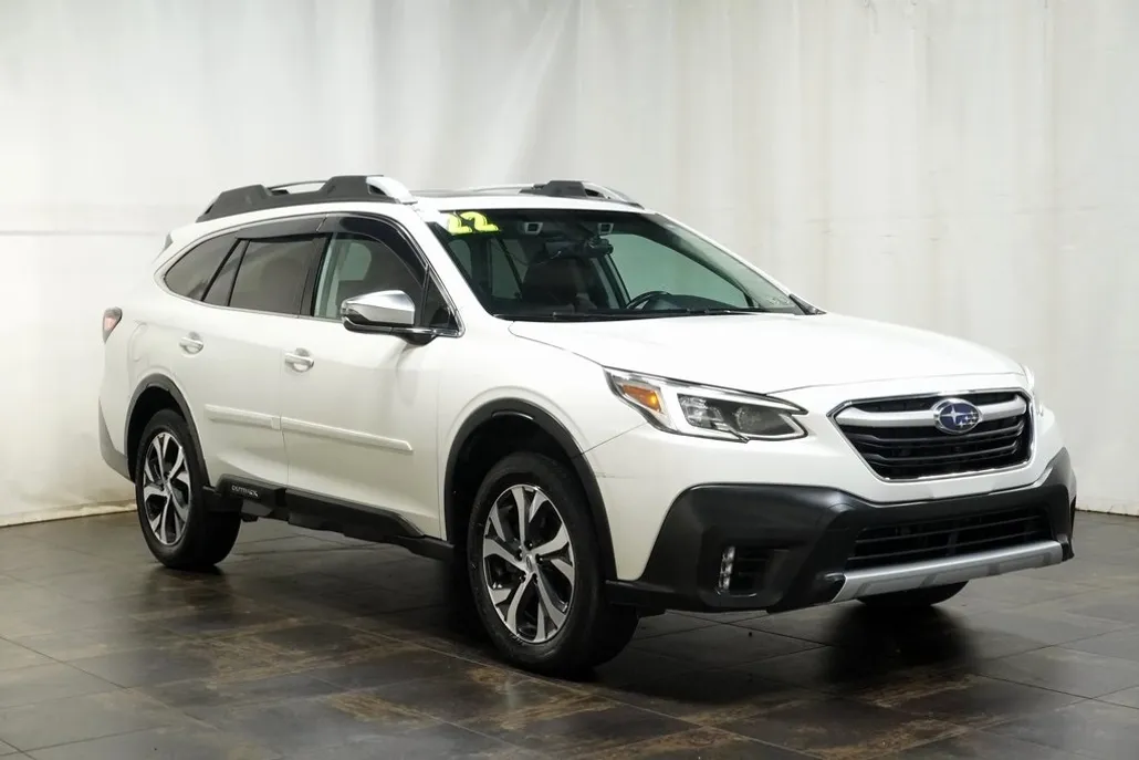 2022 Subaru Outback Touring photo 1