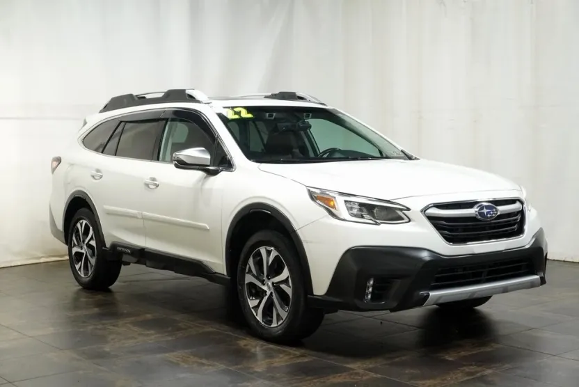 2022 Subaru Outback Touring photo 1