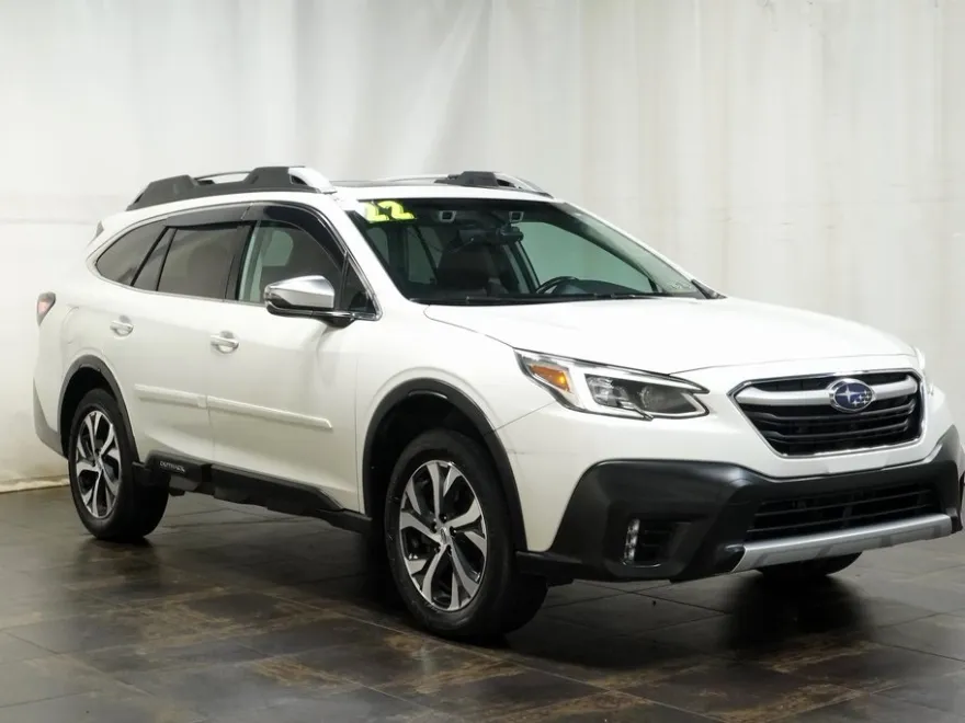 2022 Subaru Outback Touring photo 1