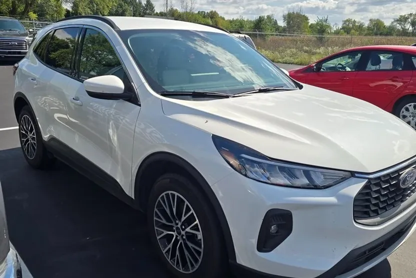 2023 Ford Escape Base photo 1