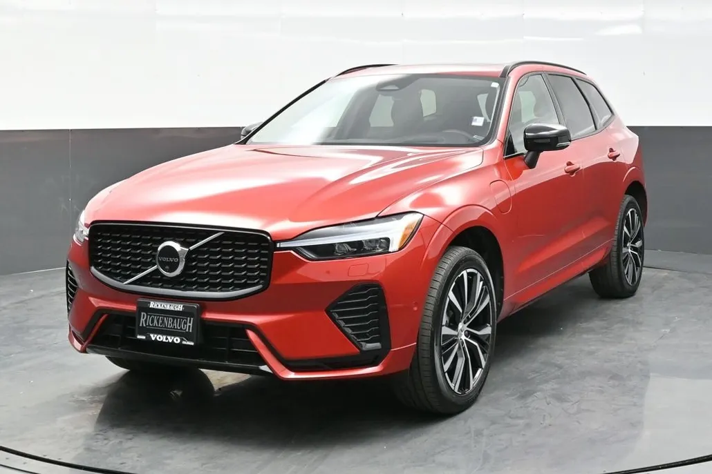 2023 Volvo XC60 T8 Ultimate photo 1