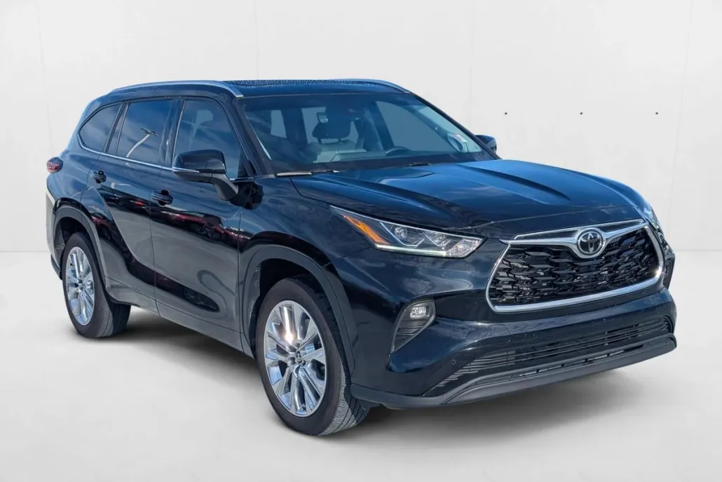 2023 Toyota Highlander Limited photo 1