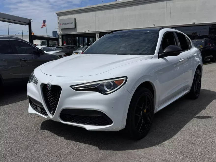 2021 Alfa Romeo Stelvio Ti Sport photo 1