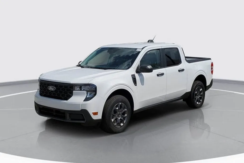 2025 Ford Maverick XLT photo 1