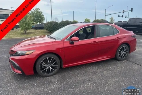 2021 Toyota Camry SE photo 1
