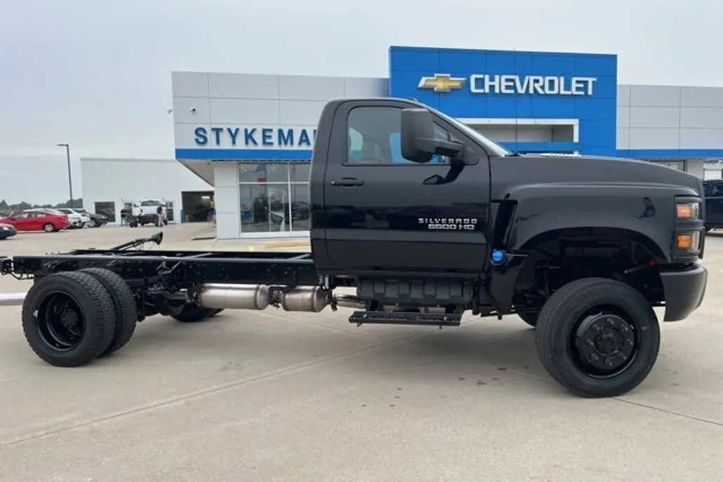 2024 Chevrolet Silverado 6500HD Work Truck photo 1