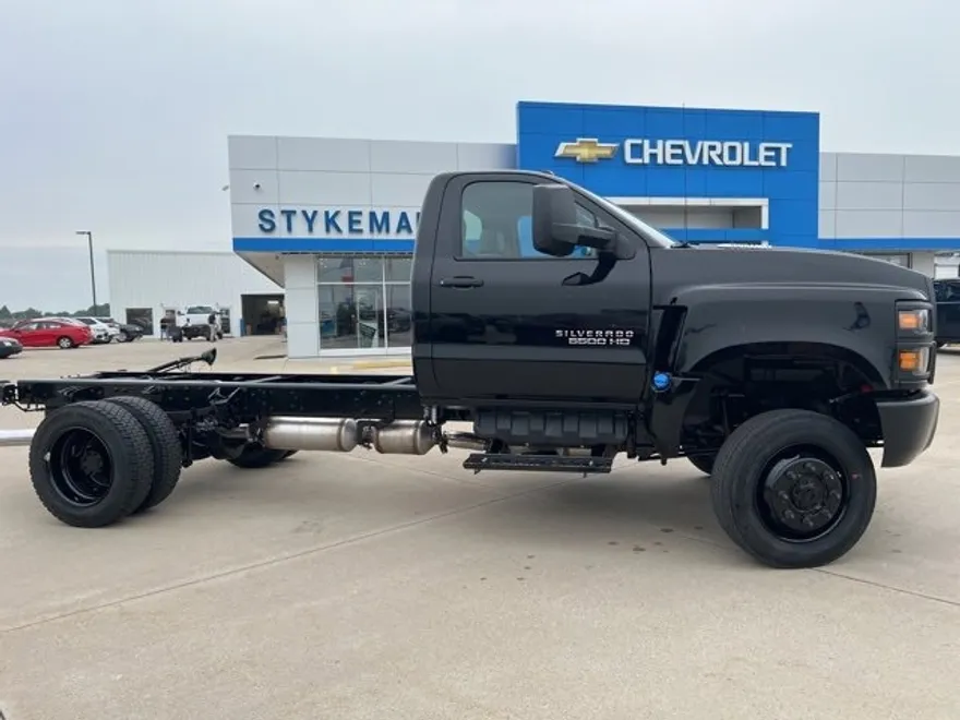 2024 Chevrolet Silverado 6500HD Work Truck photo 1
