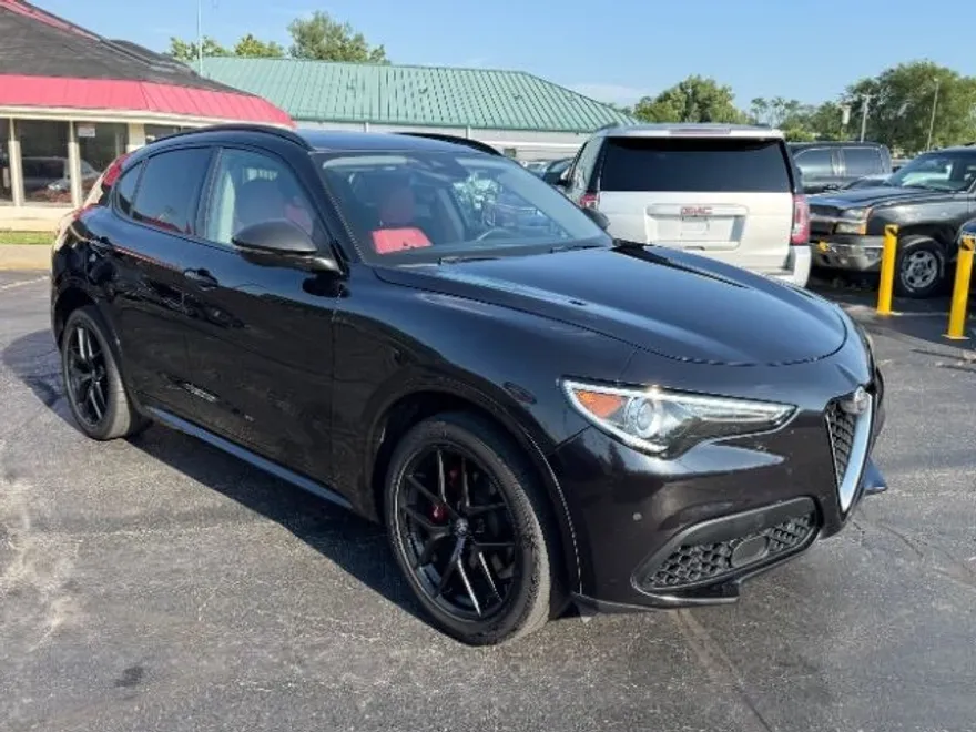 2021 Alfa Romeo Stelvio Ti photo 1