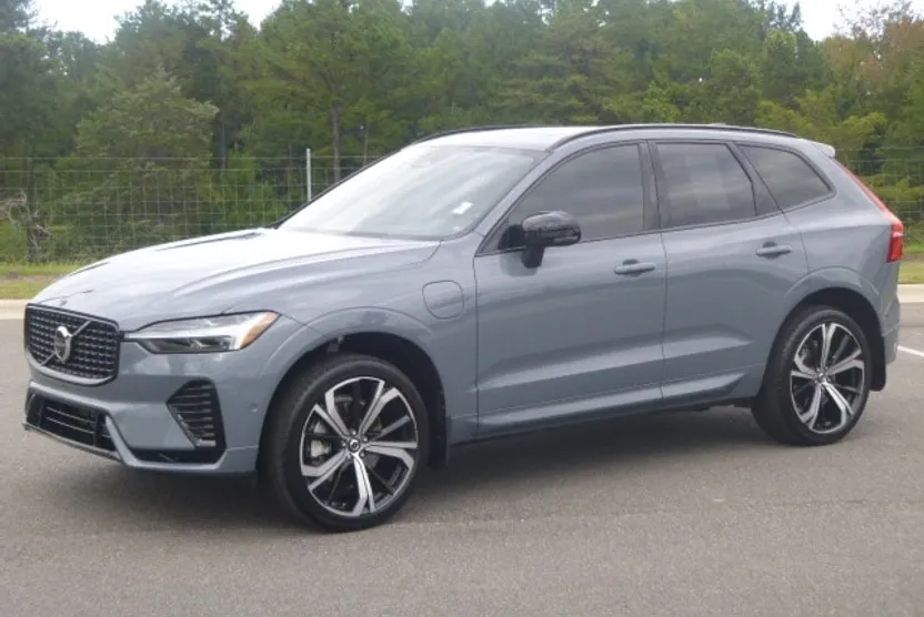 2023 Volvo XC60 Recharge Hybrid Ultimate photo 1