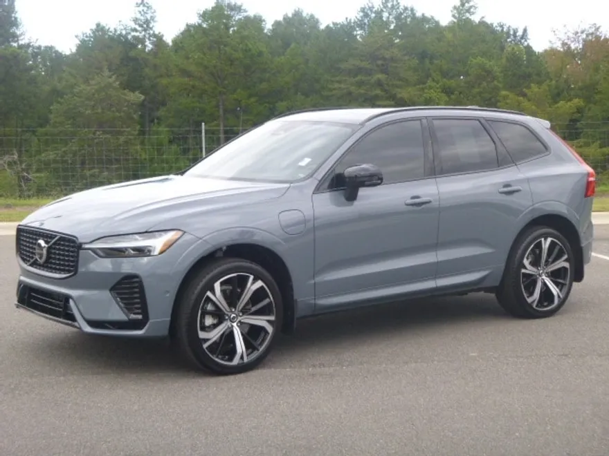 2023 Volvo XC60 Recharge Hybrid Ultimate photo 1