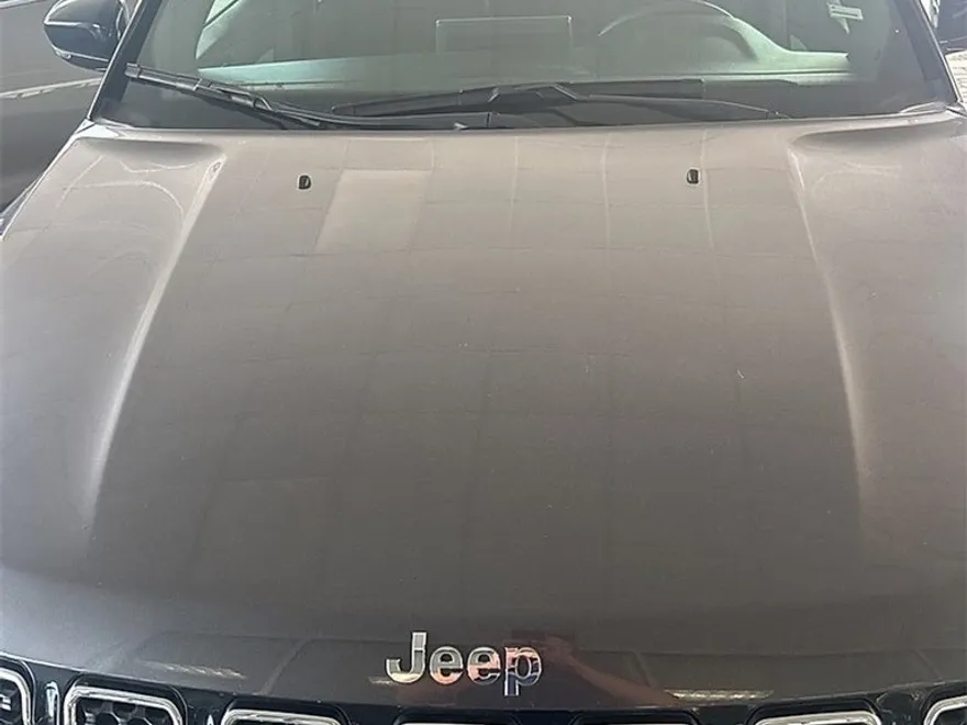 2023 Jeep Compass Limited photo 1