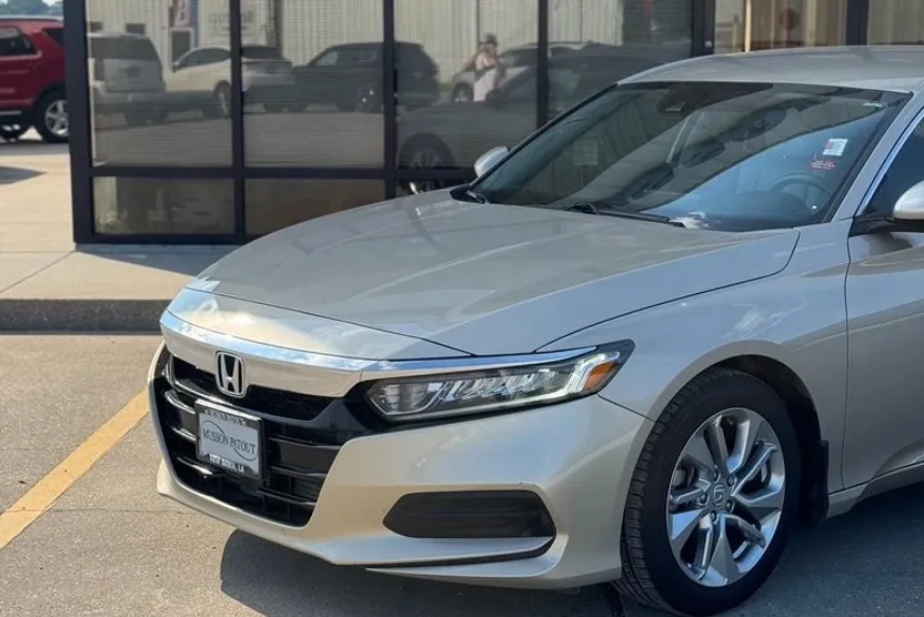 2019 Honda Accord LX photo 1