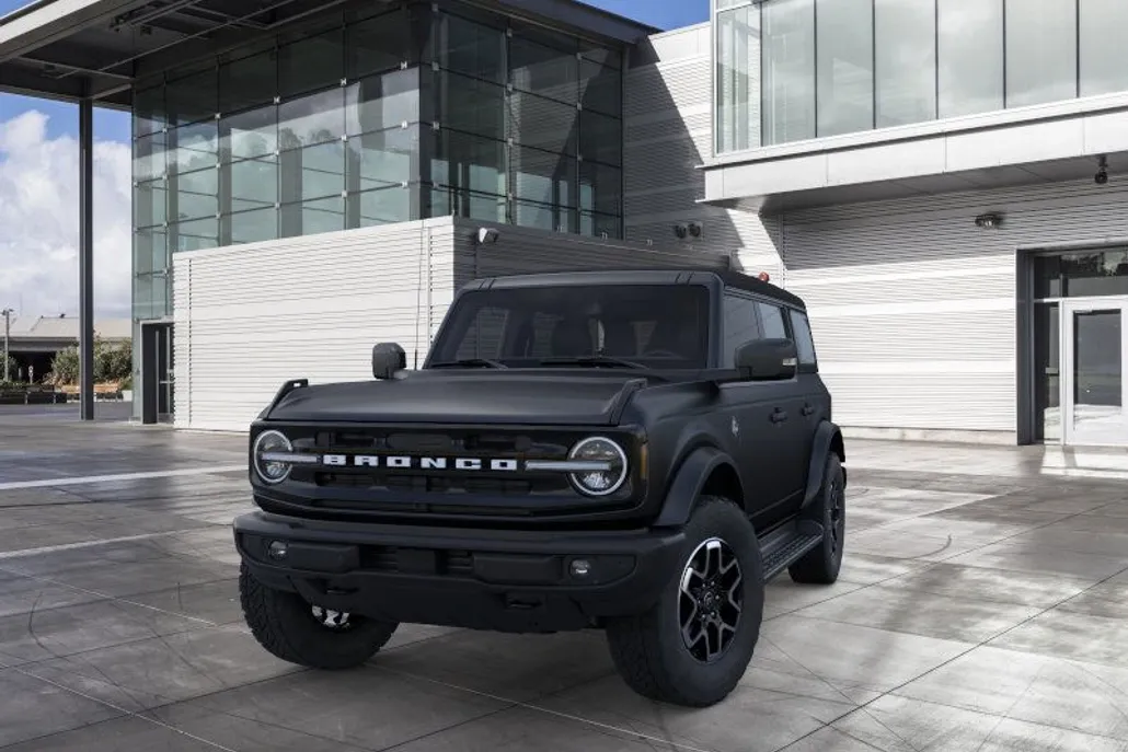 2025 Ford Bronco Outer Banks photo 1