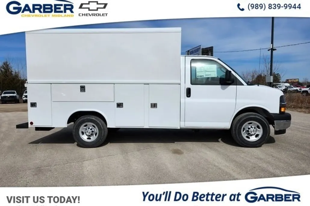 2025 Chevrolet Express Cutaway 3500 photo 1