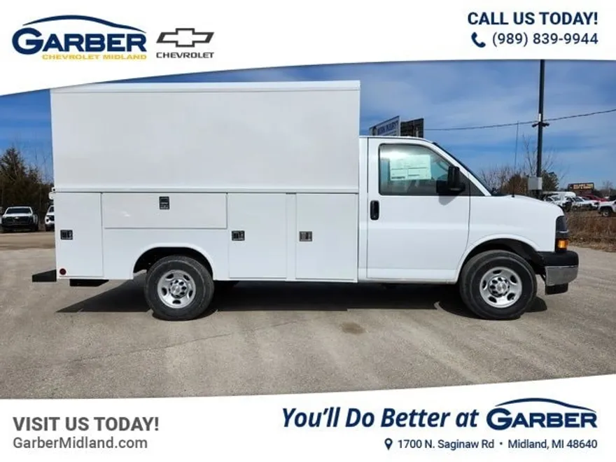 2025 Chevrolet Express Cutaway 3500 photo 1