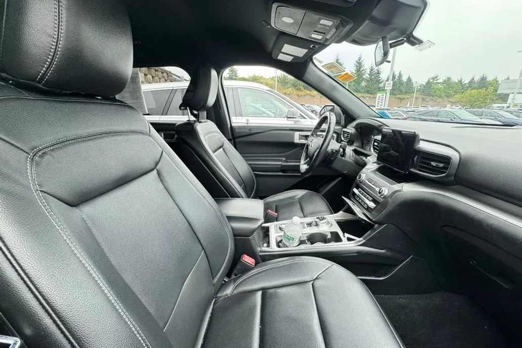 2020 Ford Explorer XLT photo 1