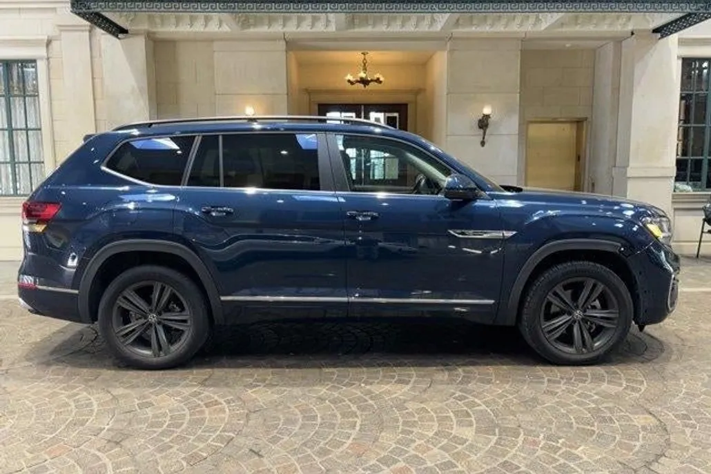 2021 Volkswagen Atlas V6 SE Technology R-Line photo 1