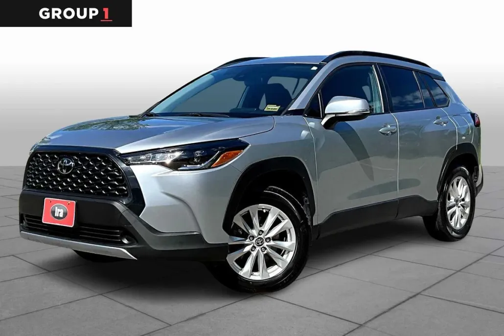 2022 Toyota Corolla Cross LE photo 1