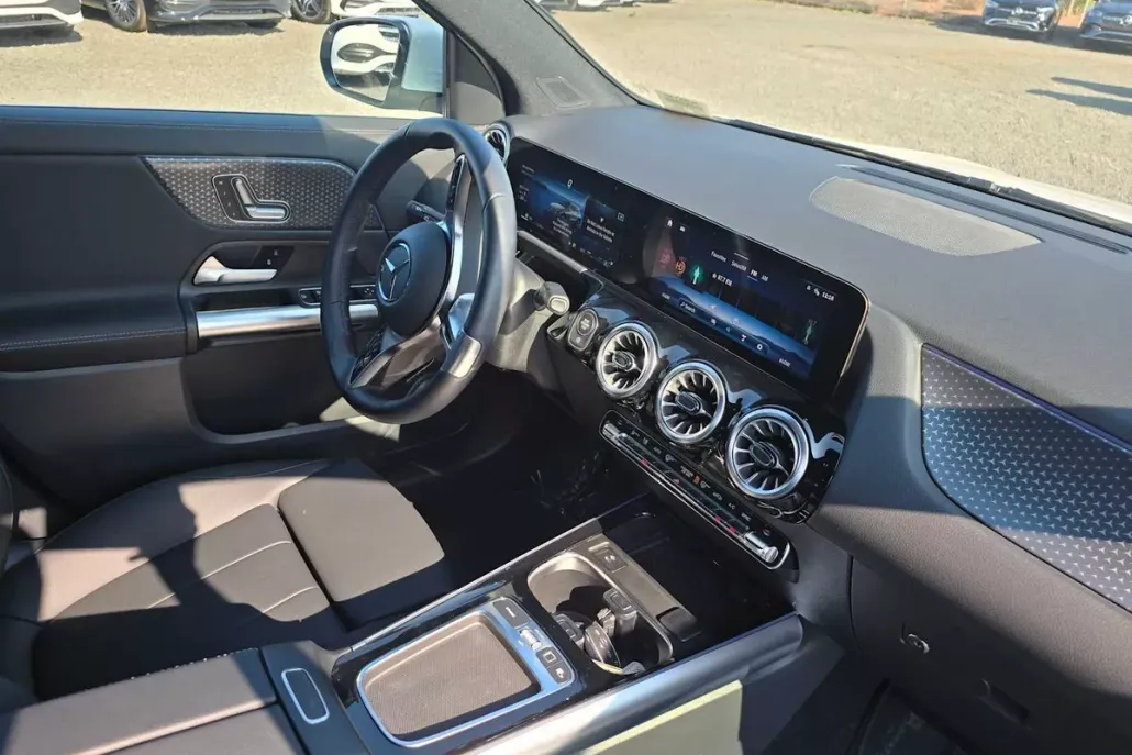 2025 Mercedes Benz GLA 250 photo 1