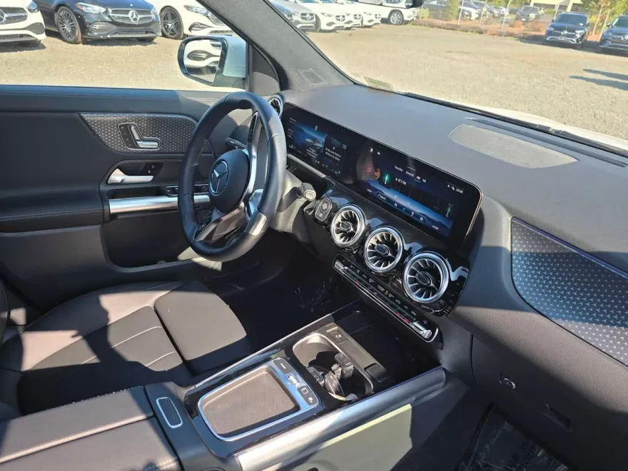 2025 Mercedes Benz GLA 250 photo 1